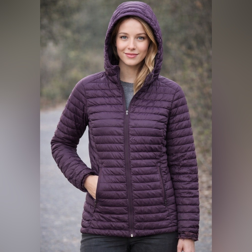 Helly Hansen Lightweight Purple Puffer Jacket with Hood – Women’s Small